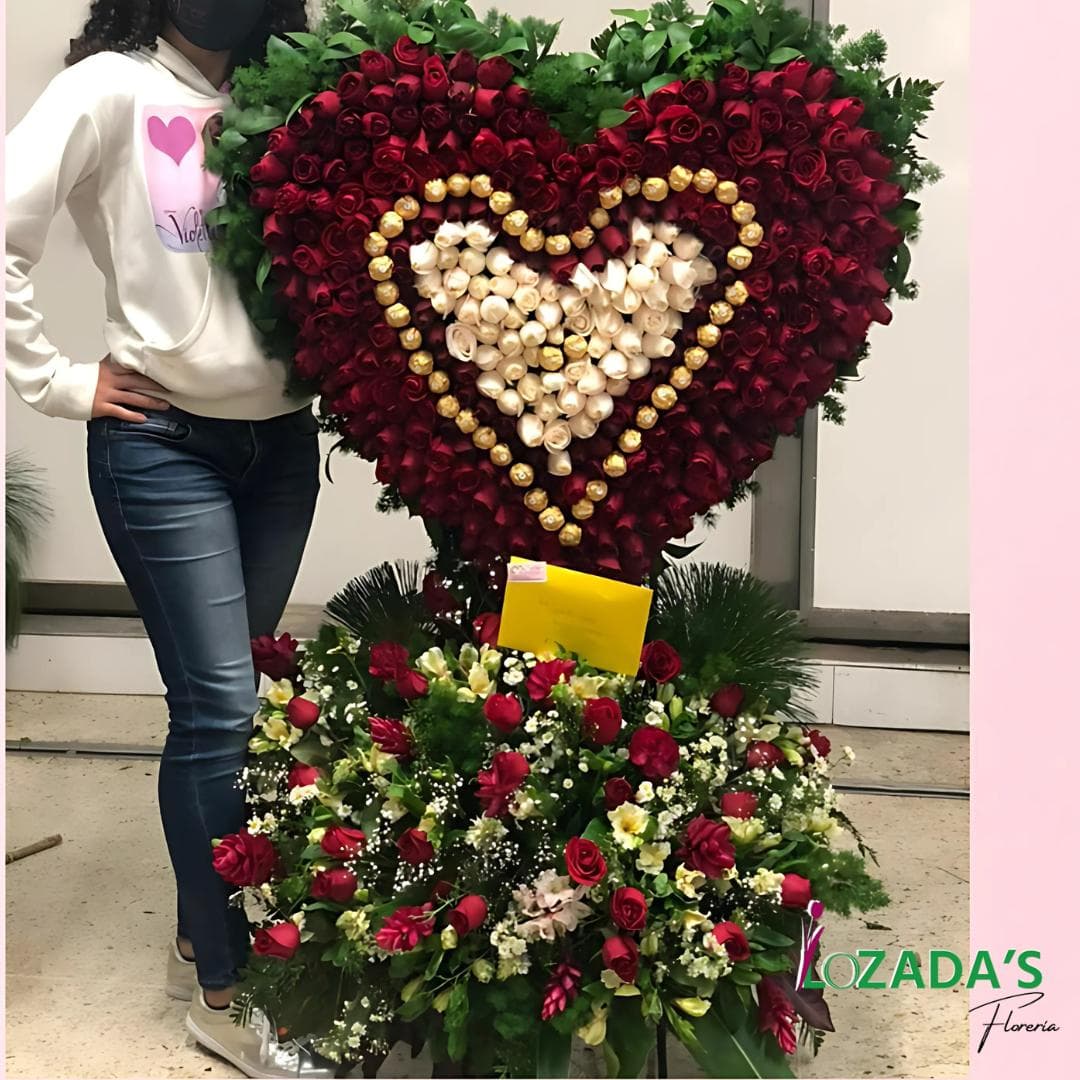Corazón de Lujo con 450 Rosas & Ferrero Rocher - Entrega hoy mismo en Santiago